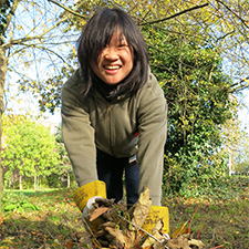 Green Gym volunteer collecting leaves