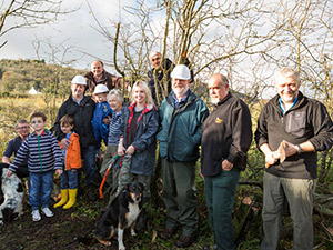 People hedgelaying