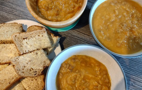 3 bowls of vegetable soup and a plate of cut op bread