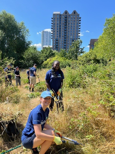 Bloomberg volunteers in London